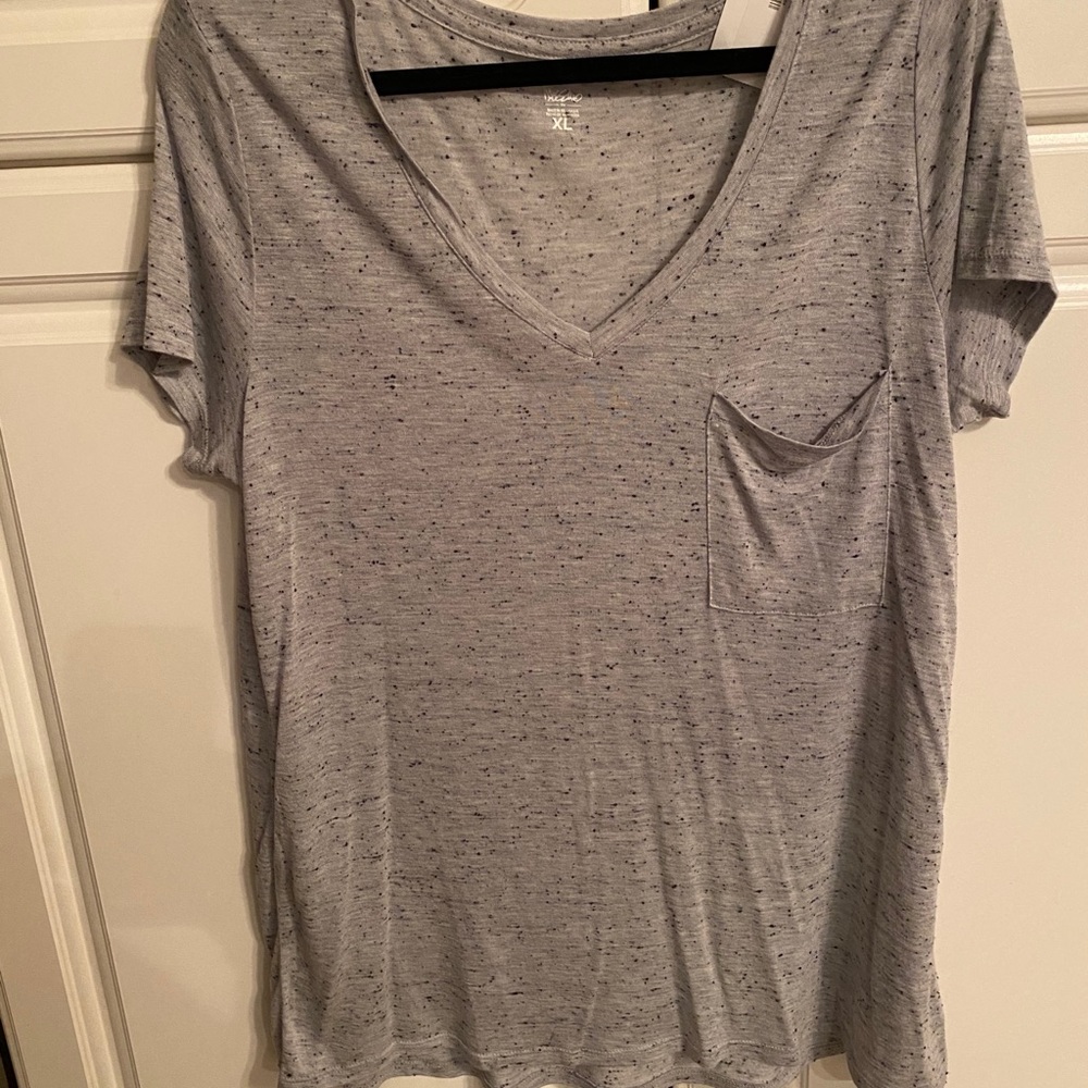 Gray short sleeve shirt